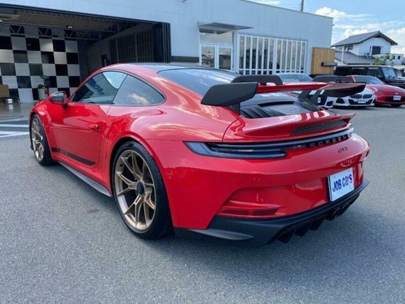 911