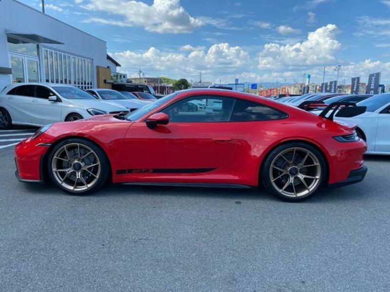 911