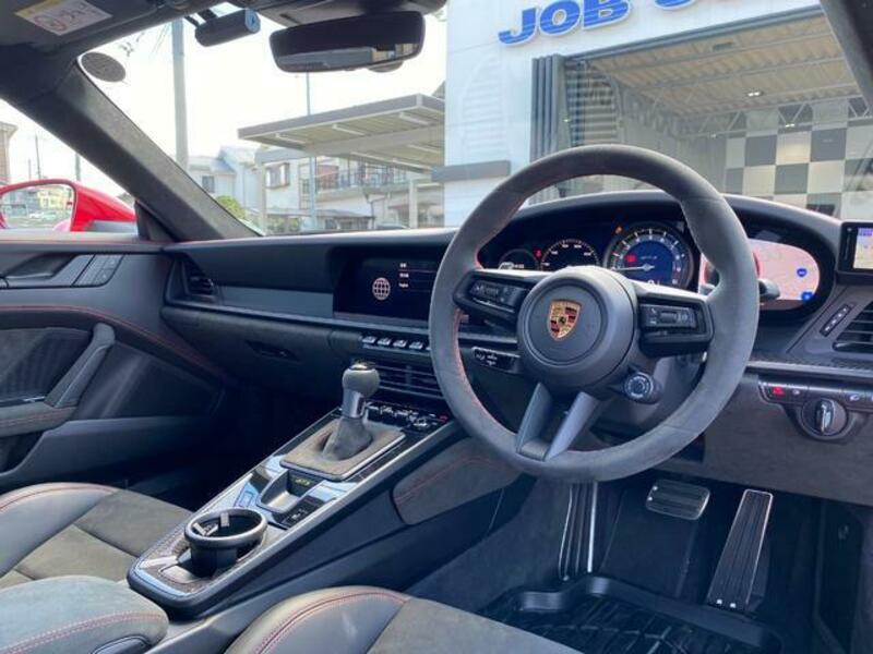 911