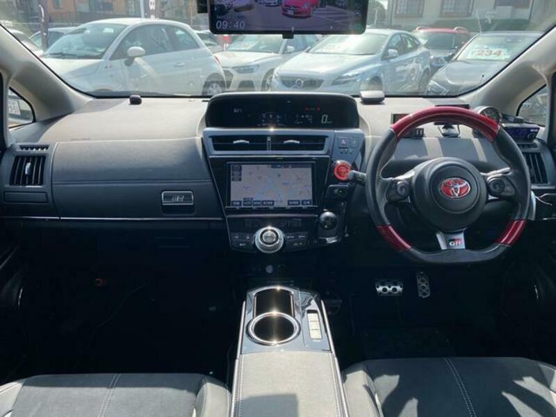 PRIUS ALPHA