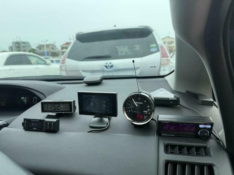 PRIUS ALPHA