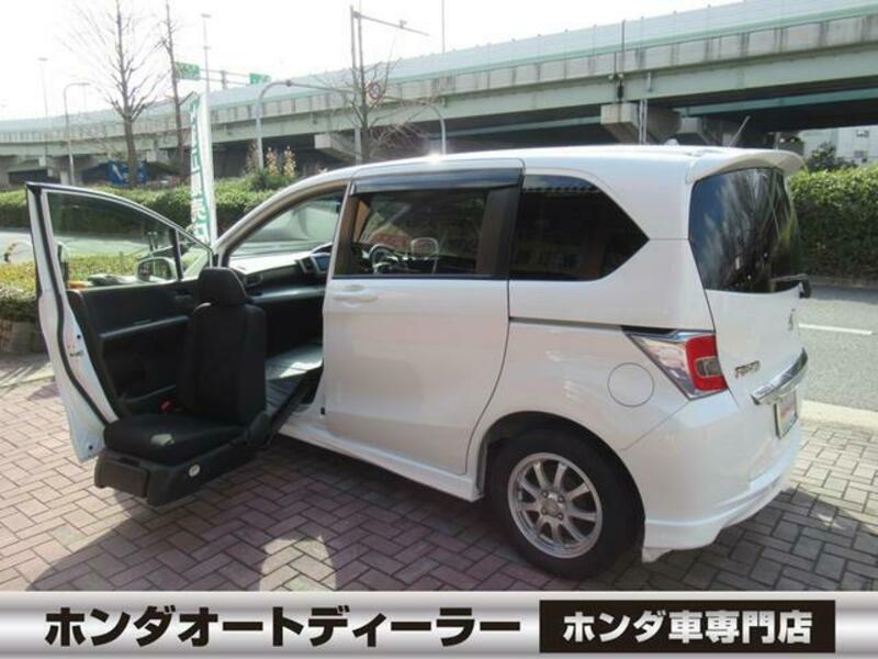 HONDA FREED HYBRID