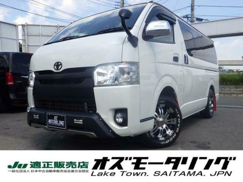 TOYOTA HIACE VAN