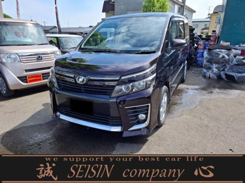 TOYOTA VOXY