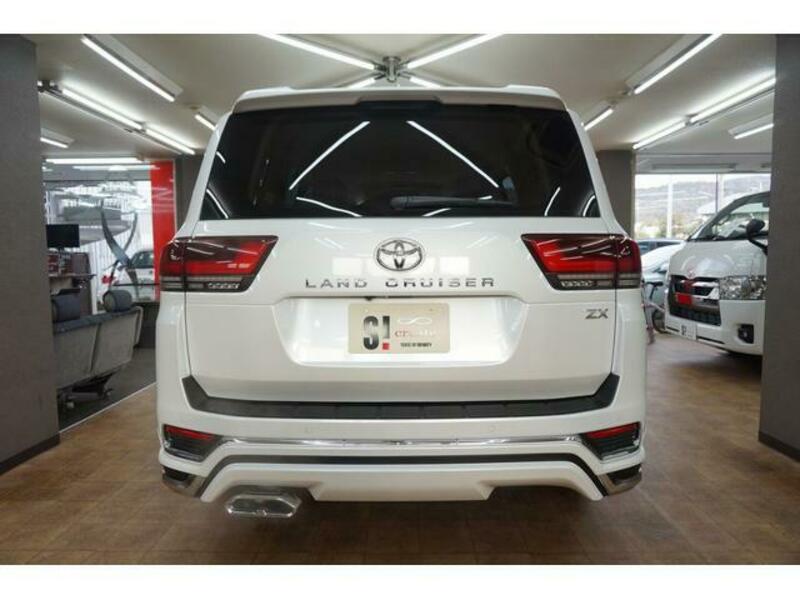 LAND CRUISER