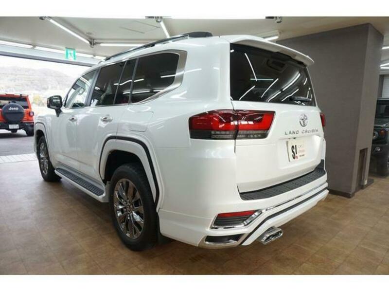 LAND CRUISER
