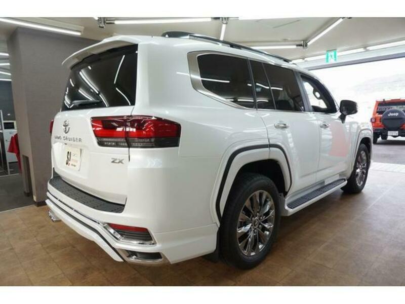 LAND CRUISER