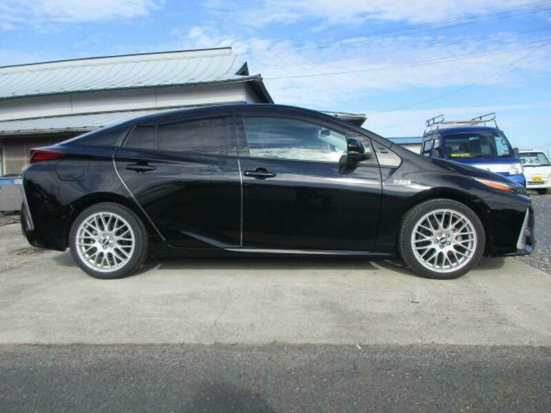 PRIUS PHV