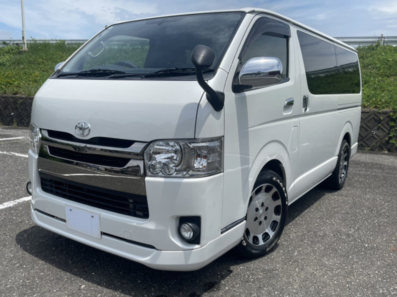 TOYOTA HIACE VAN