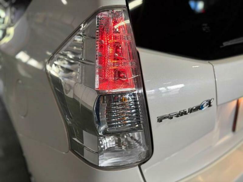 PRIUS ALPHA
