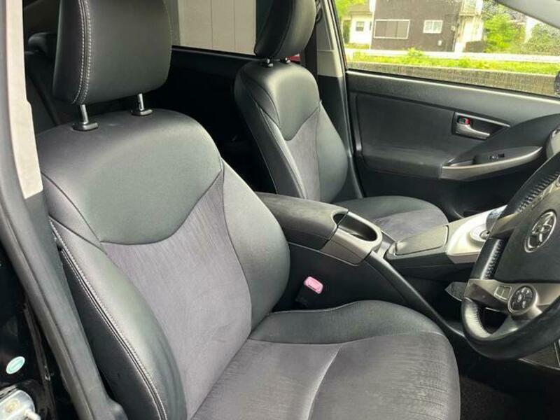 PRIUS PHV