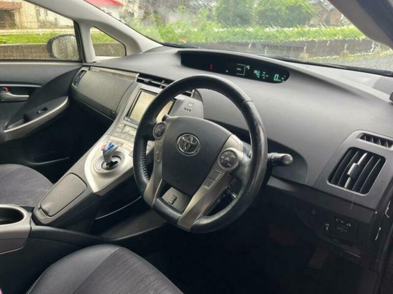 PRIUS PHV
