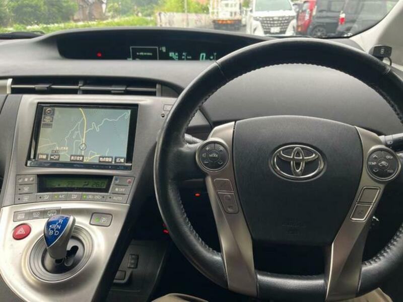 PRIUS PHV