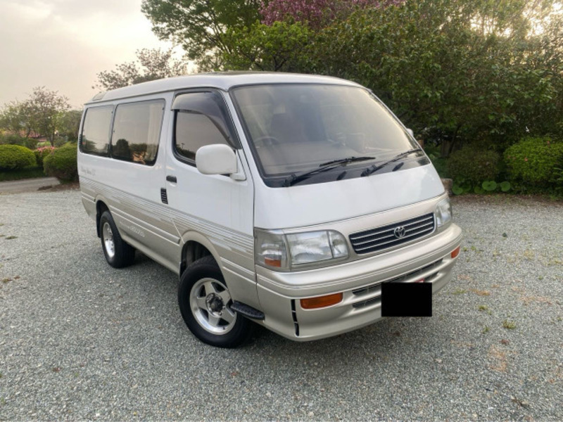 TOYOTA HIACE