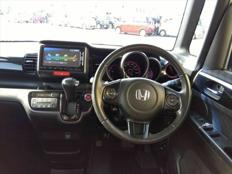 N BOX CUSTOM
