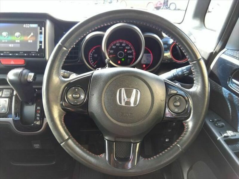 N BOX CUSTOM