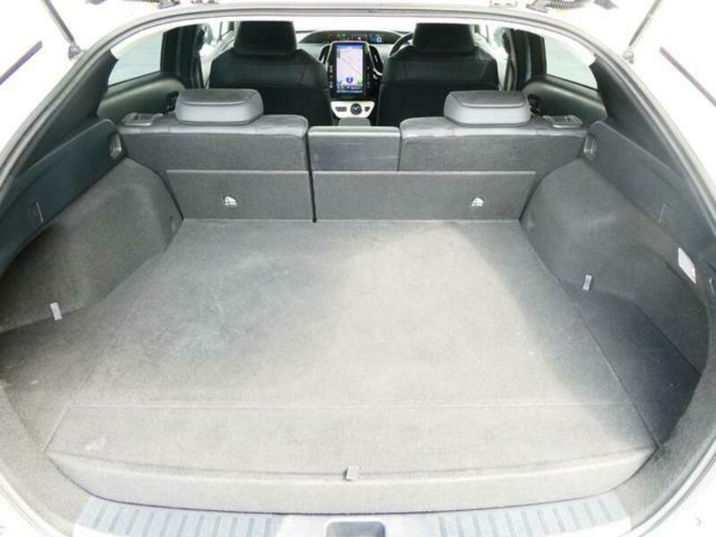 PRIUS PHV