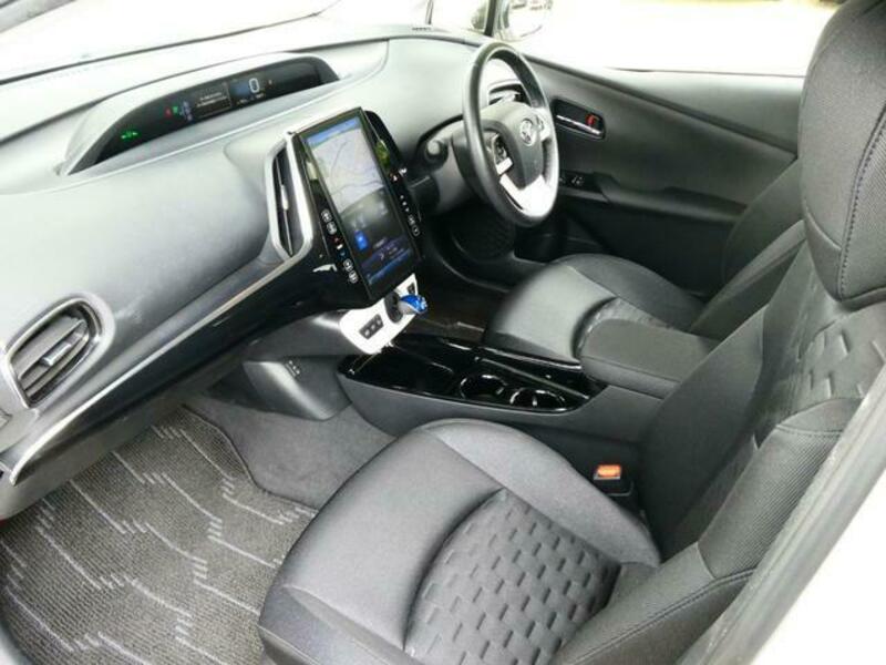PRIUS PHV