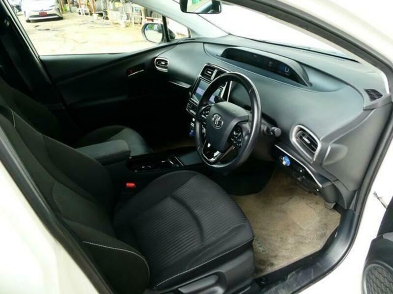 PRIUS PHV