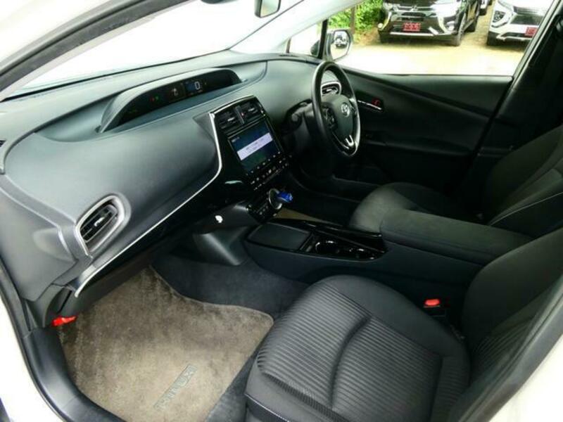 PRIUS PHV