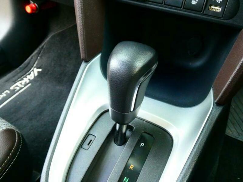 YARIS CROSS