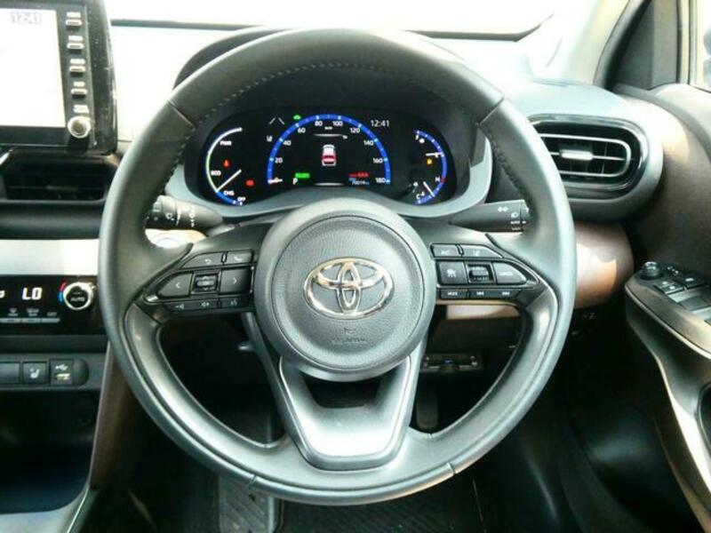 YARIS CROSS