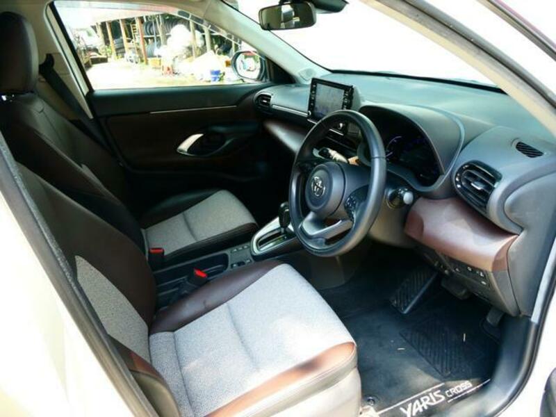 YARIS CROSS