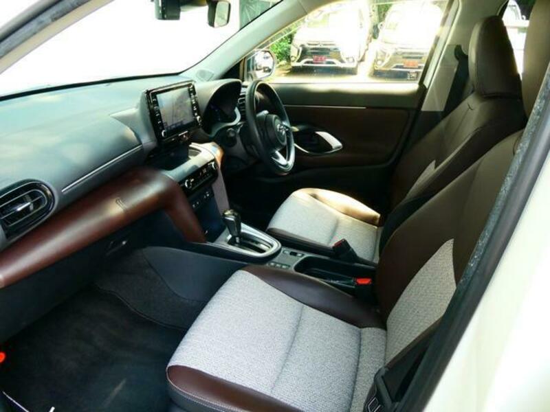 YARIS CROSS