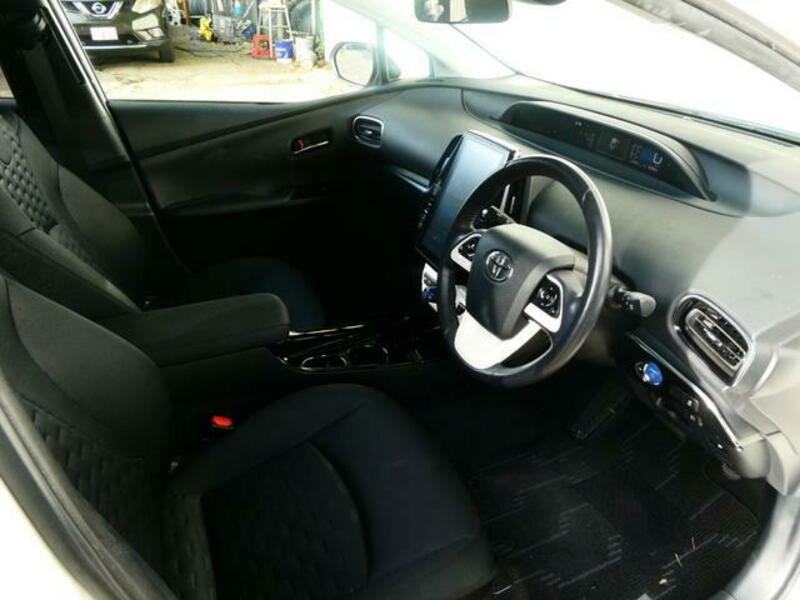 PRIUS PHV