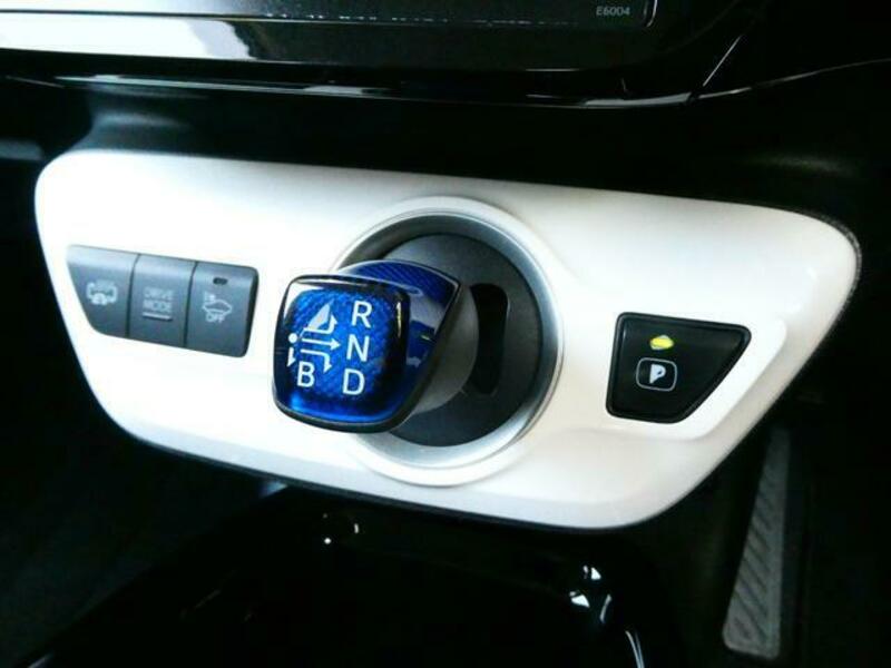PRIUS PHV
