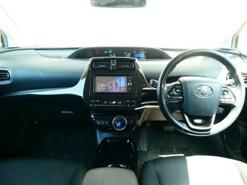 PRIUS PHV