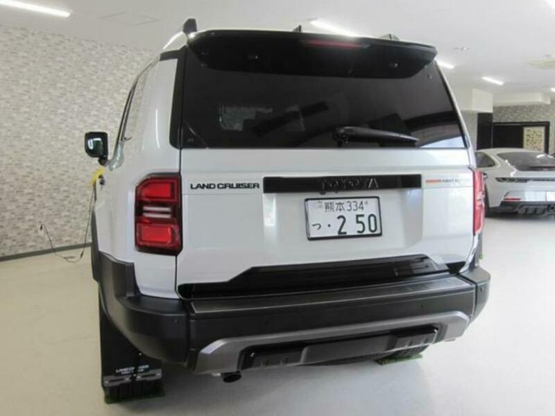 LAND CRUISER 250
