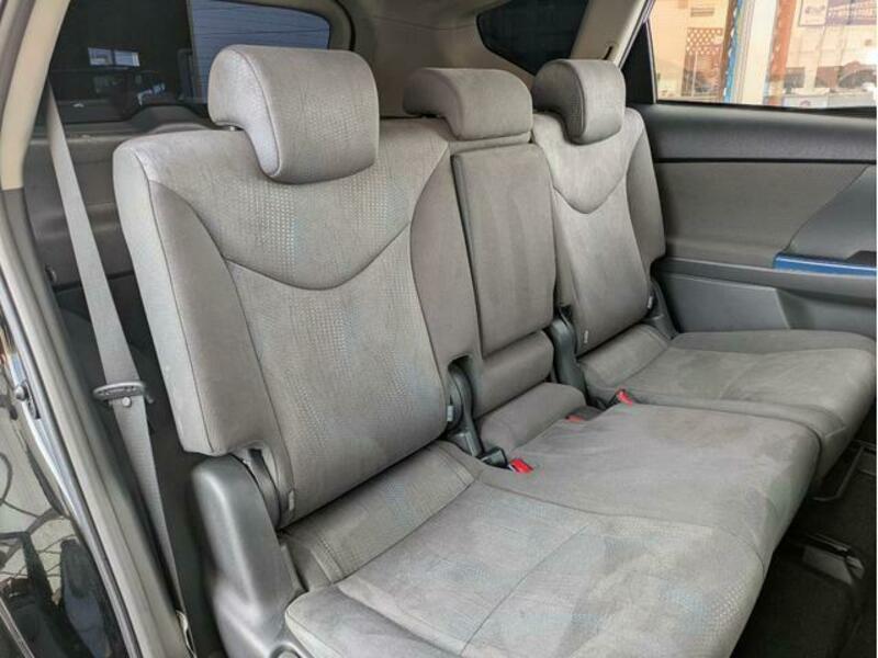 PRIUS ALPHA