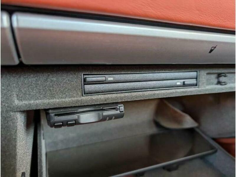 911