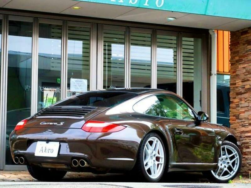 911
