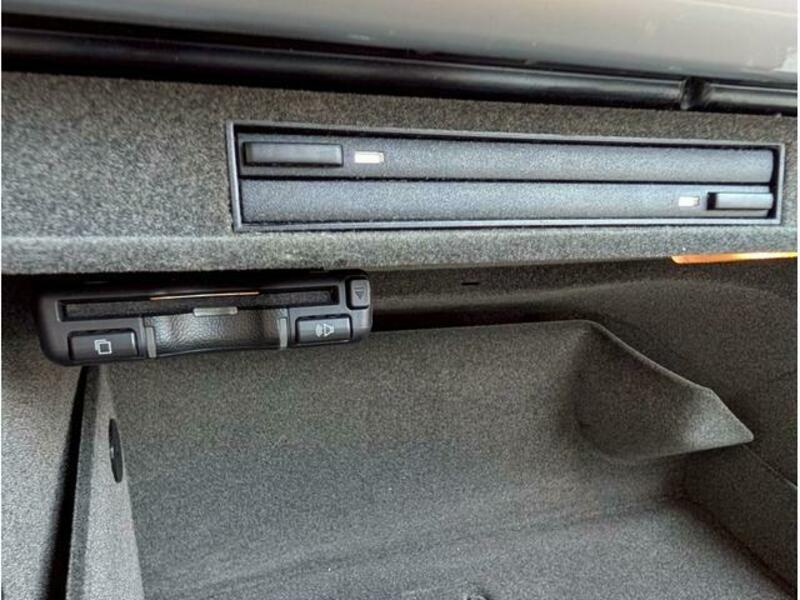 911