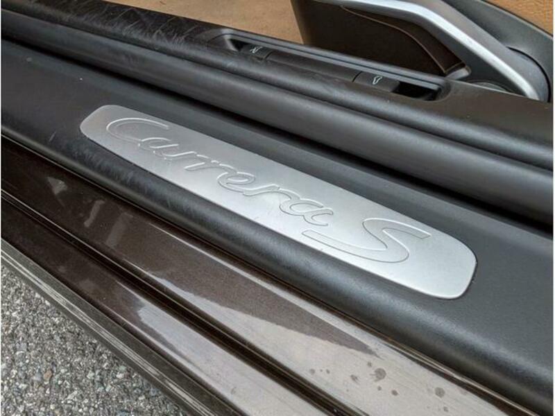 911