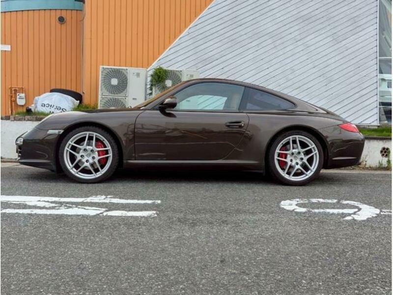 911