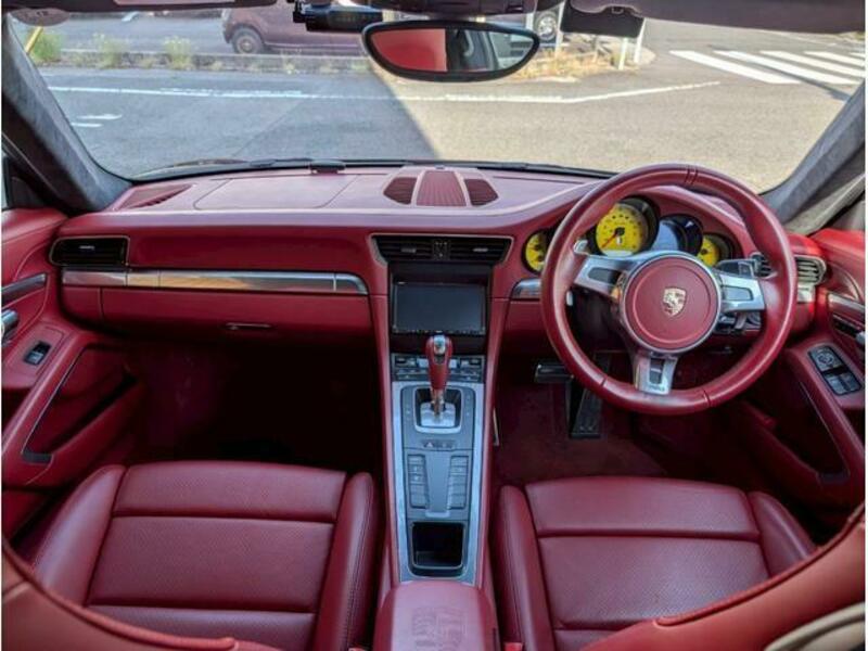 911