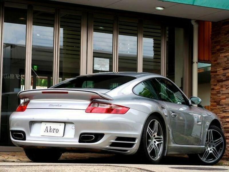 911