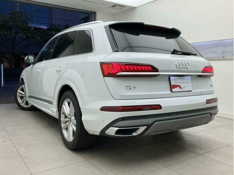 Q7
