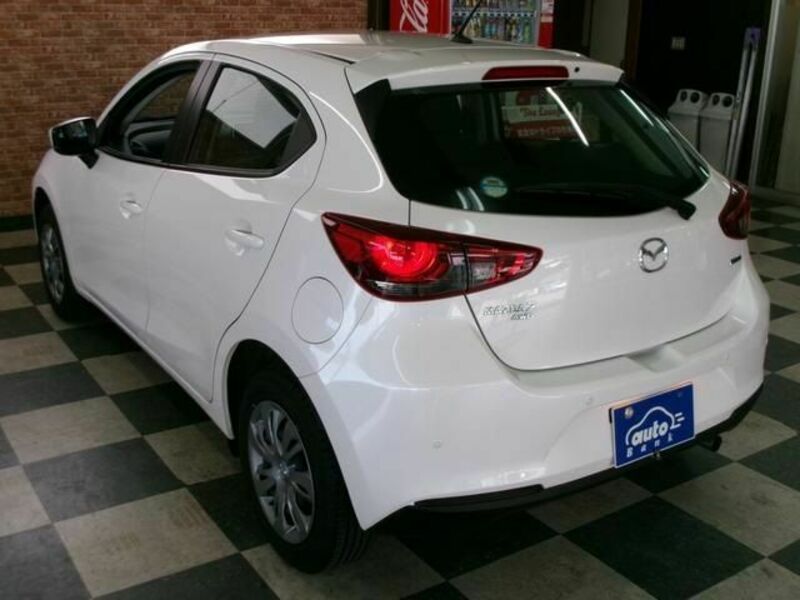 MAZDA2
