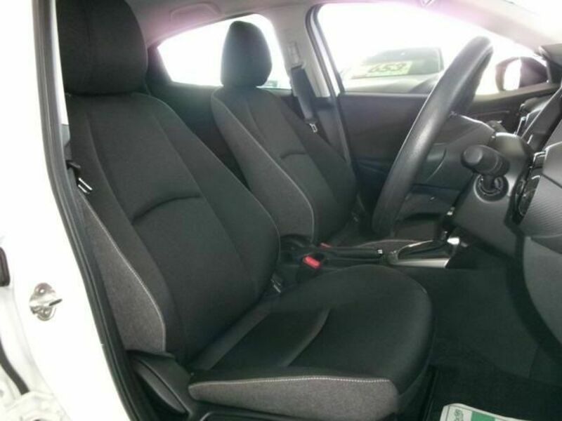 MAZDA2