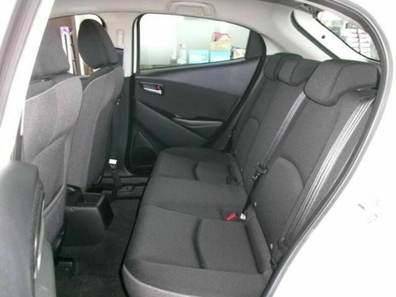 MAZDA2