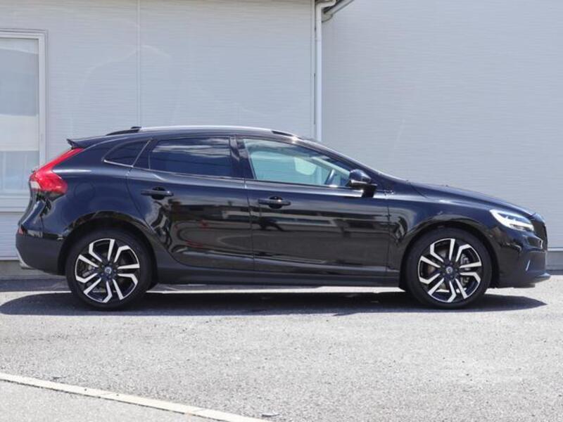V40