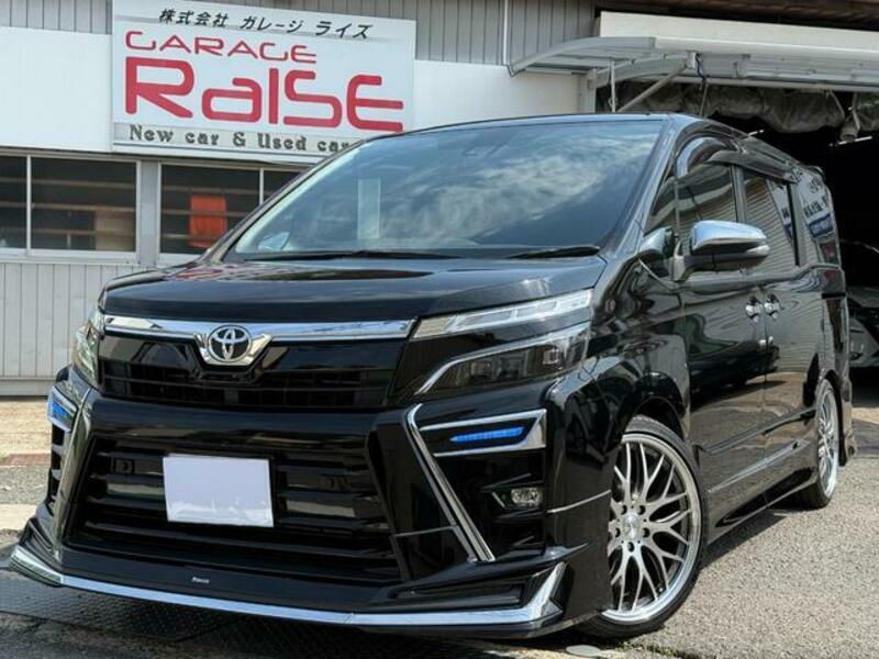 TOYOTA VOXY