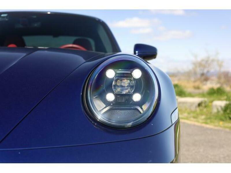 911