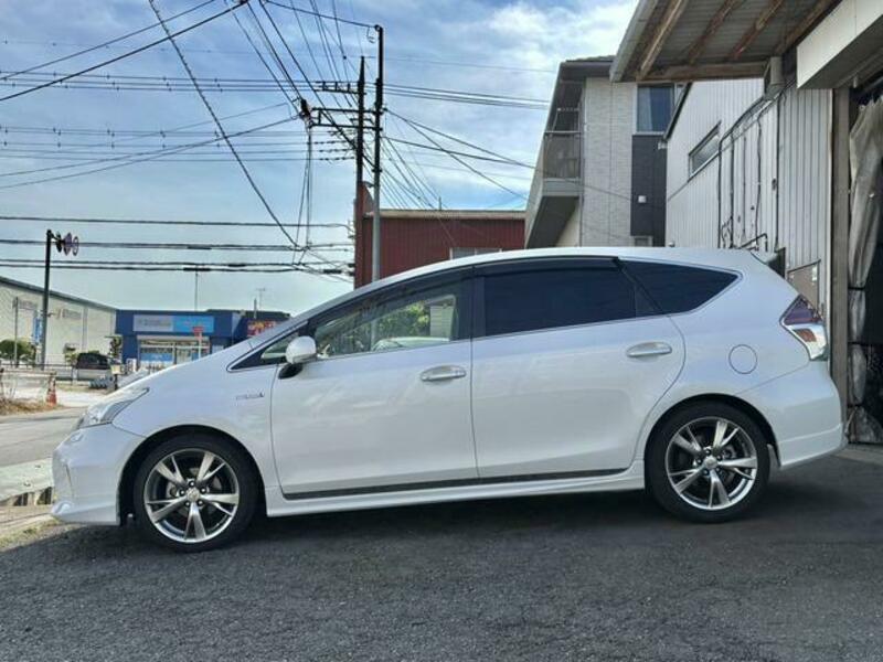 PRIUS ALPHA