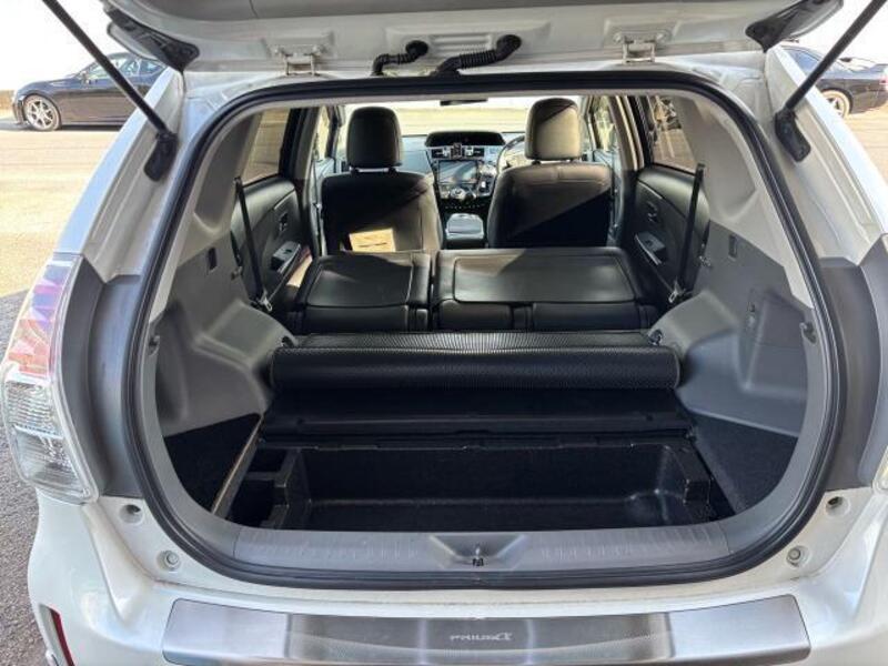 PRIUS ALPHA