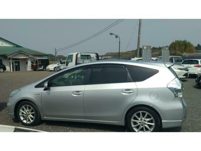 PRIUS ALPHA